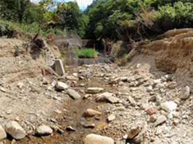 豪雨災害によって崩れた様子