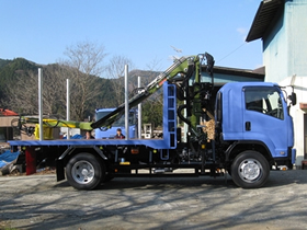 平成21年に導入されたグラップル付トラックの写真