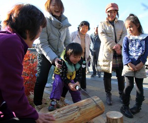 子供の成長に笑顔