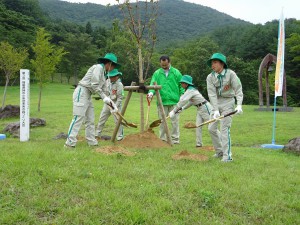 記念植樹の様子