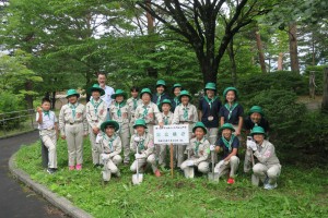 植樹完了！全員でパチリ