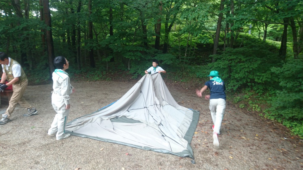 テント設営開始