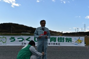 苗木の寄贈セレモニー（鳥取県農林水産部森林・林業振興局長の挨拶）