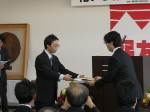 農林中央金庫福島支店長賞の表彰(会津若松市立湊小学校)
