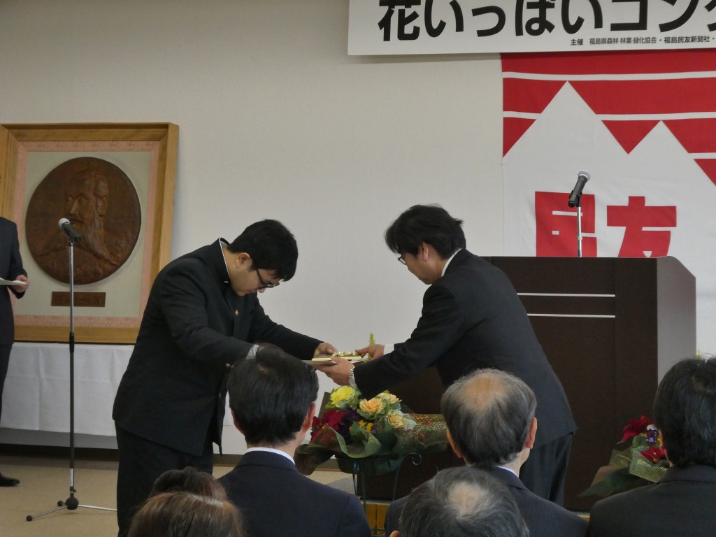 奨励賞の表彰（平工業高校）