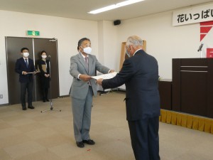 県森林・林業・緑化協会長賞の表彰（たんぽぽ会）