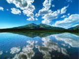 緑の磐梯山・水田と雲