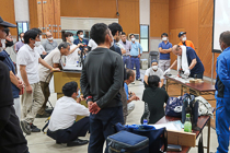 講師による目立て実演の様子