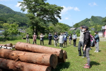 間伐材を活用した箸づくりを、工程に沿ってご説明いただきました