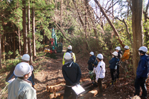 高性能林業機械による玉切り作業の見学